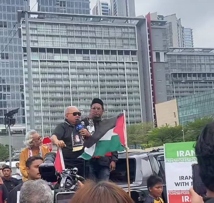 Malaysians Protest Outside US Embassy in Solidarity with Iran