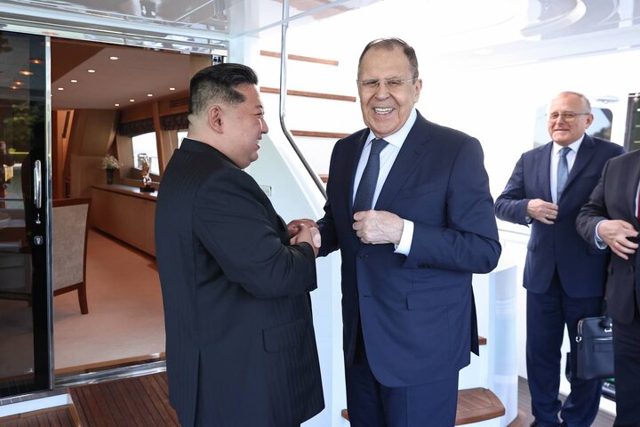 North Korean Leader Gives Warm Welcome to Russian Foreign Minister + Video