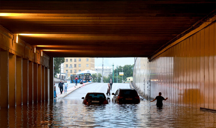 Heavy Rain Paralyzes Moscow + Video