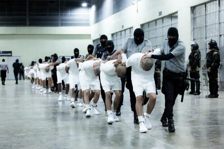 Venezuelan Migrants Tortured in El Salvador’s Maximum Security Prison