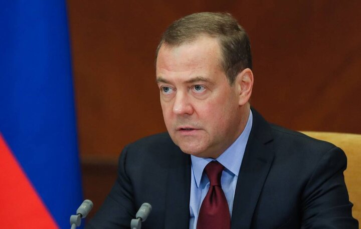 Medvedev: Russia Must Continue Distancing Itself from the European Union