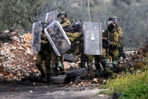 Zionist Forces Abduct Syrian Civilians