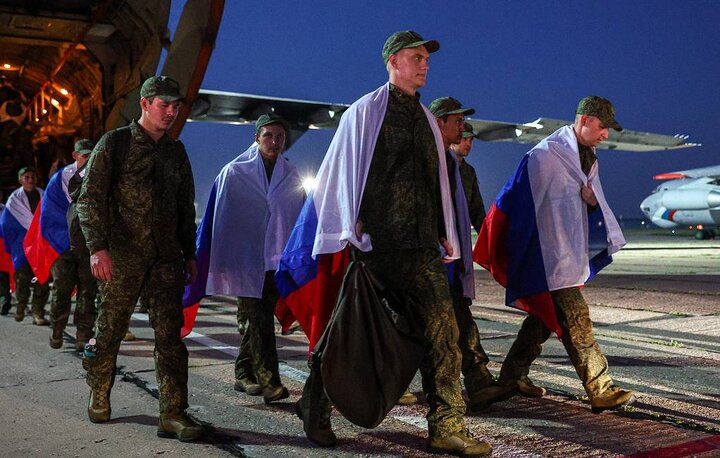 Russian Prisoners’ Plane Lands Near Moscow