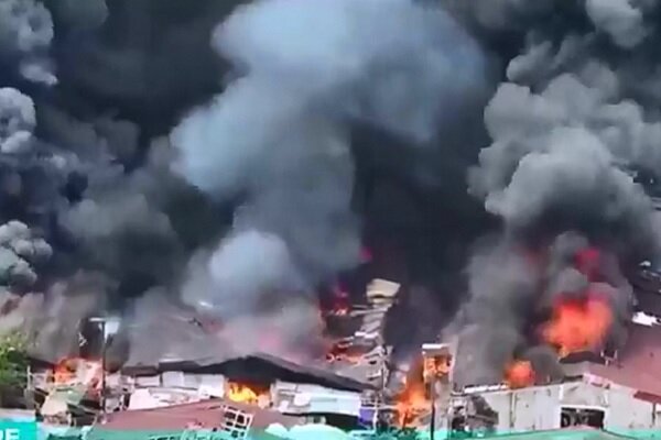 Massive Fire Engulfs Philippine Capital + Video
